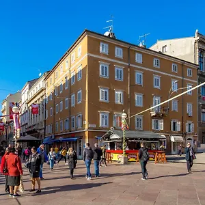 Apartment Main Street